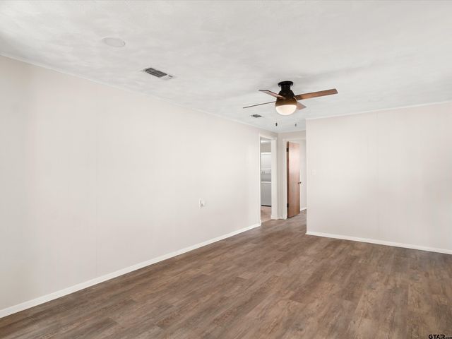 210 GILBERT ST, Lone Star, TX 75668