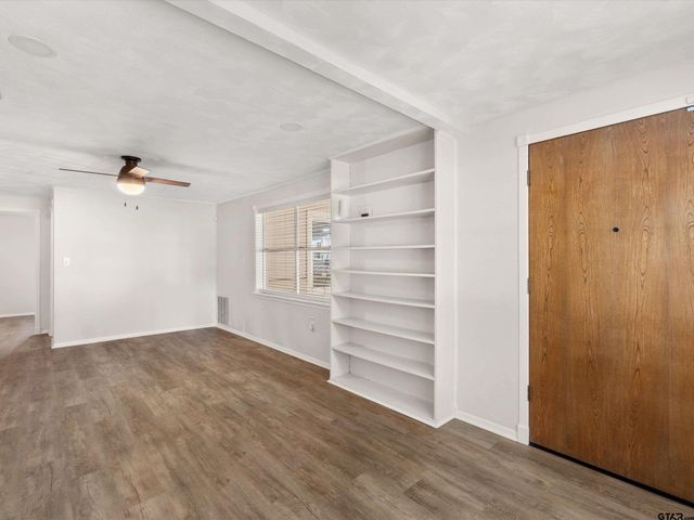 210 GILBERT ST, Lone Star, TX 75668