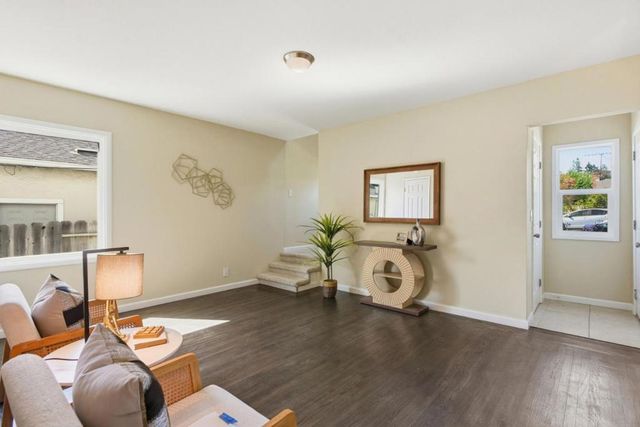 1753 Alameda de las Pulgas, San Carlos, CA 94070
