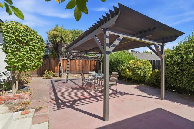 1753 Alameda de las Pulgas, San Carlos, CA 94070