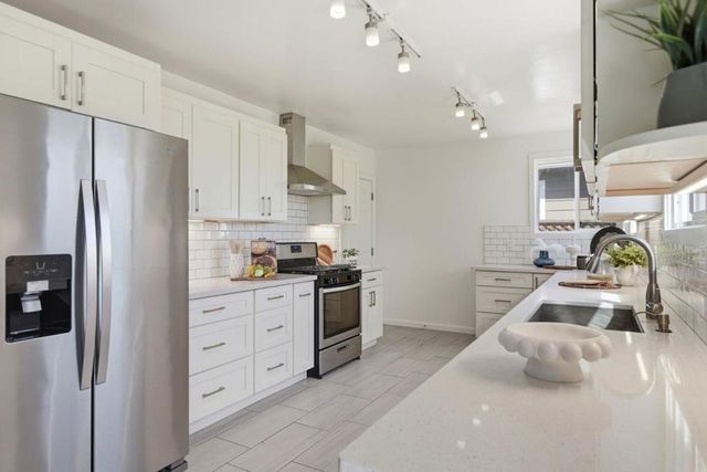 1753 Alameda de las Pulgas, San Carlos, CA 94070