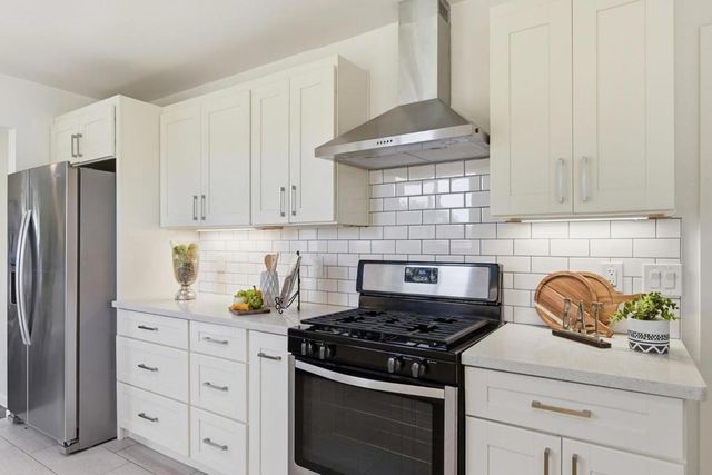 1753 Alameda de las Pulgas, San Carlos, CA 94070
