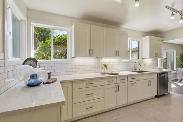 1753 Alameda de las Pulgas, San Carlos, CA 94070