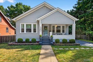30 E Jackson Road, Webster Groves, MO 63119