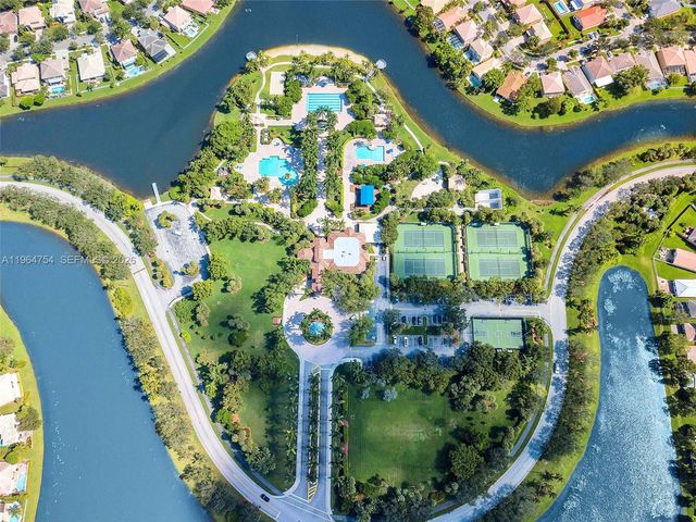 792 NW 170th Ter 792, Pembroke Pines, FL 33028