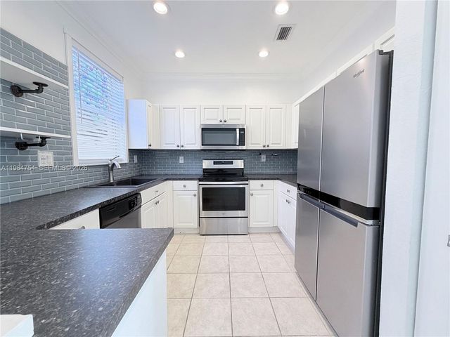 792 NW 170th Ter 792, Pembroke Pines, FL 33028