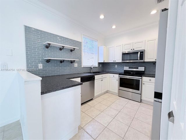 792 NW 170th Ter 792, Pembroke Pines, FL 33028