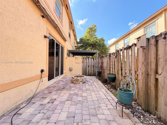 792 NW 170th Ter 792, Pembroke Pines, FL 33028