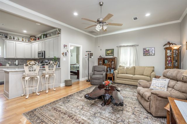 410 3rd Street, Whitesboro, TX 76273