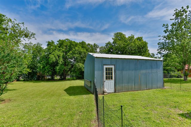 410 3rd Street, Whitesboro, TX 76273