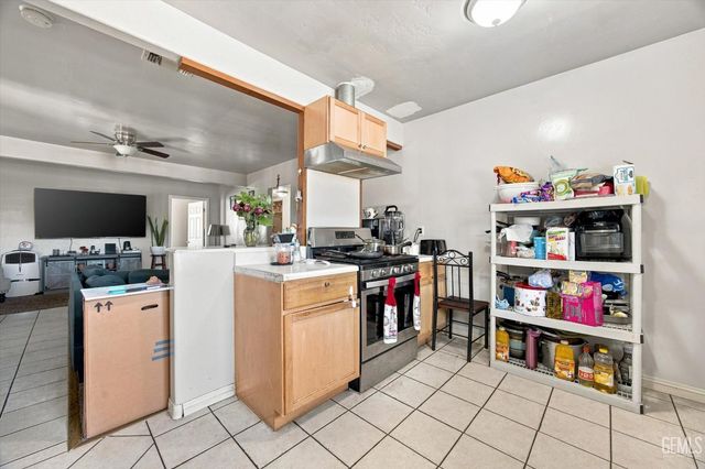 213 8th Street, Bakersfield, CA 93304