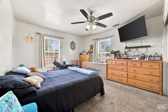 213 8th Street, Bakersfield, CA 93304