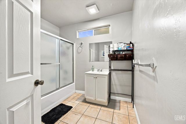 213 8th Street, Bakersfield, CA 93304