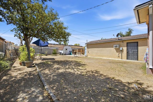 213 8th Street, Bakersfield, CA 93304