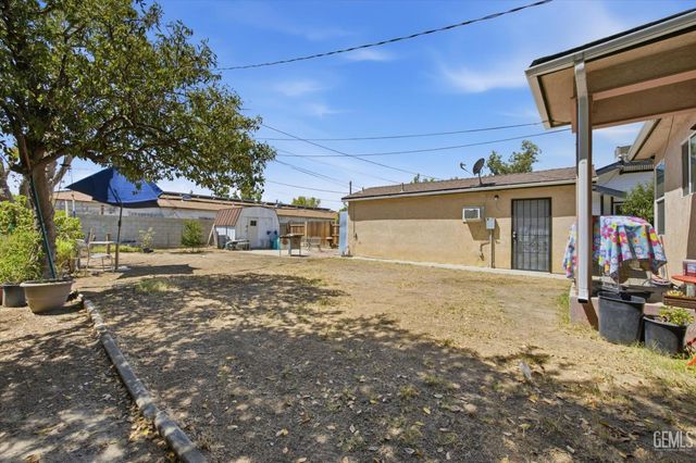 213 8th Street, Bakersfield, CA 93304