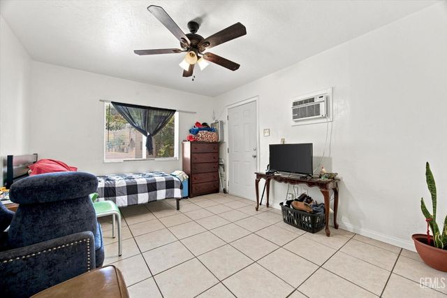 213 8th Street, Bakersfield, CA 93304
