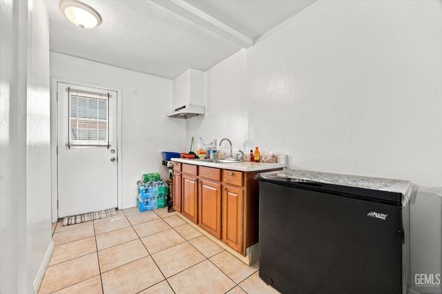 213 8th Street, Bakersfield, CA 93304