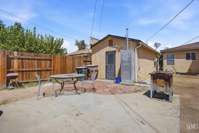 213 8th Street, Bakersfield, CA 93304