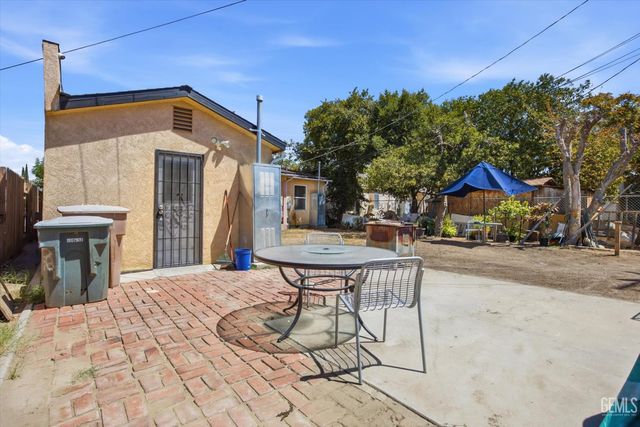 213 8th Street, Bakersfield, CA 93304