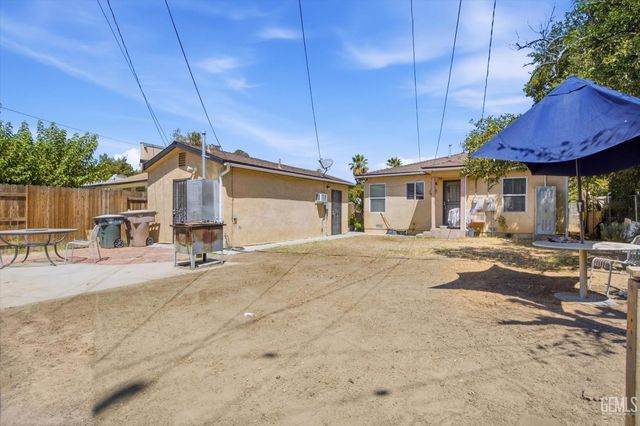 213 8th Street, Bakersfield, CA 93304