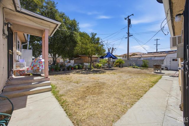 213 8th Street, Bakersfield, CA 93304