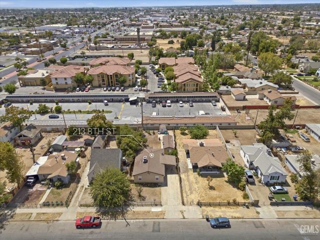213 8th Street, Bakersfield, CA 93304