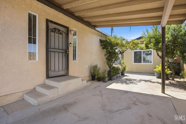 213 8th Street, Bakersfield, CA 93304