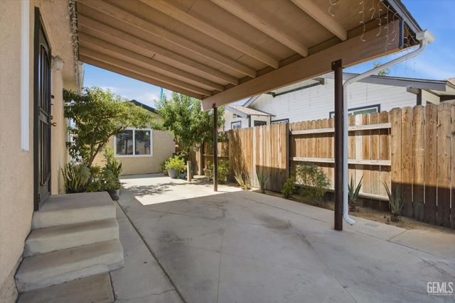 213 8th Street, Bakersfield, CA 93304