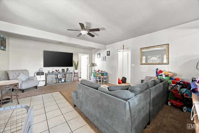 213 8th Street, Bakersfield, CA 93304