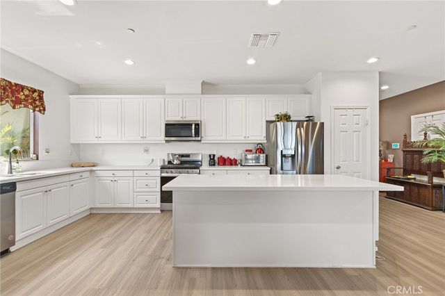 553 Chalakat Court, San Jacinto, CA 92582