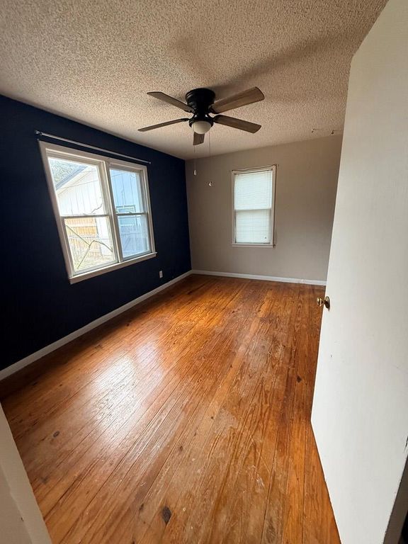 Image 10 of property listing at 417 W Ave V, San Angelo, TX 76903