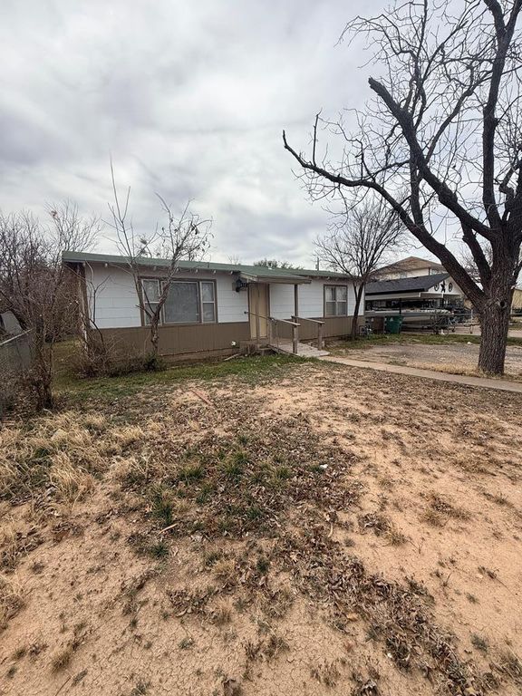Image 2 of property listing at 417 W Ave V, San Angelo, TX 76903