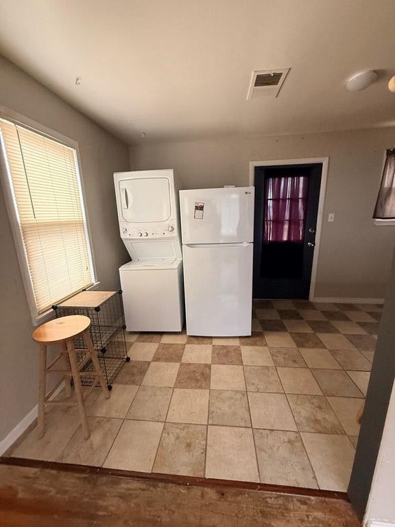 Image 6 of property listing at 417 W Ave V, San Angelo, TX 76903