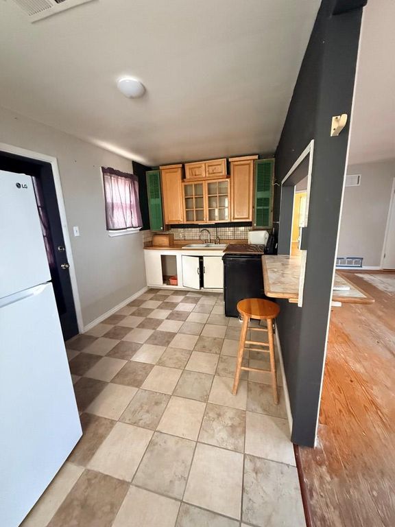 Image 7 of property listing at 417 W Ave V, San Angelo, TX 76903