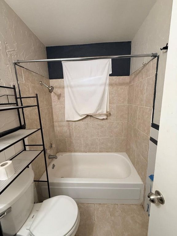 Image 8 of property listing at 417 W Ave V, San Angelo, TX 76903