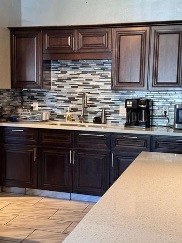 5607 Manmar Way, Sacramento, CA 95823