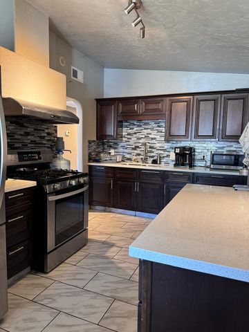 5607 Manmar Way, Sacramento, CA 95823