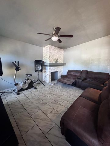 5607 Manmar Way, Sacramento, CA 95823