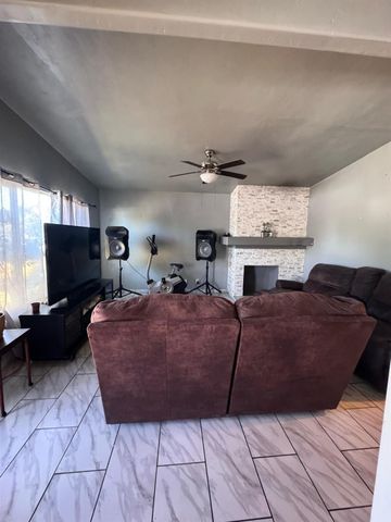 5607 Manmar Way, Sacramento, CA 95823