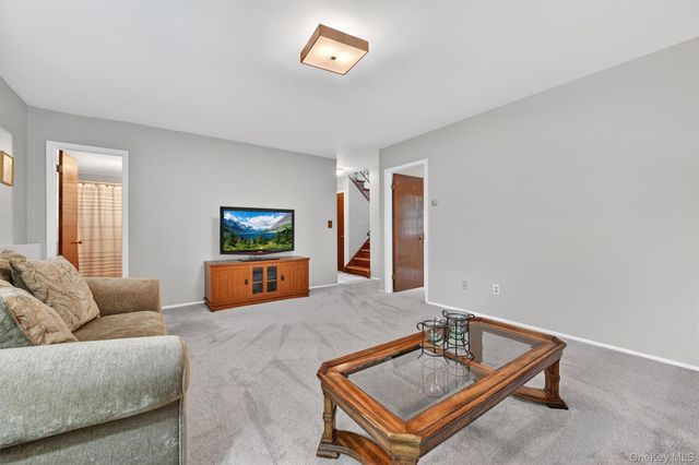 8 Cartwright Road, Stony Point, NY 10980