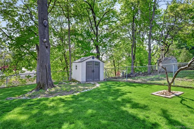 8 Cartwright Road, Stony Point, NY 10980