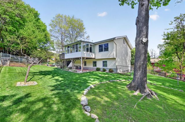 8 Cartwright Road, Stony Point, NY 10980