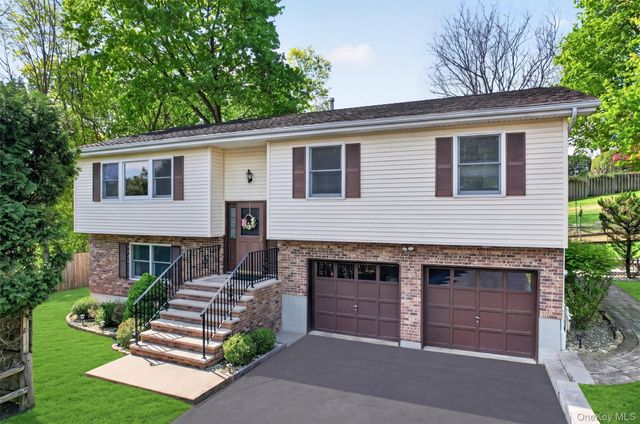 8 Cartwright Road, Stony Point, NY 10980