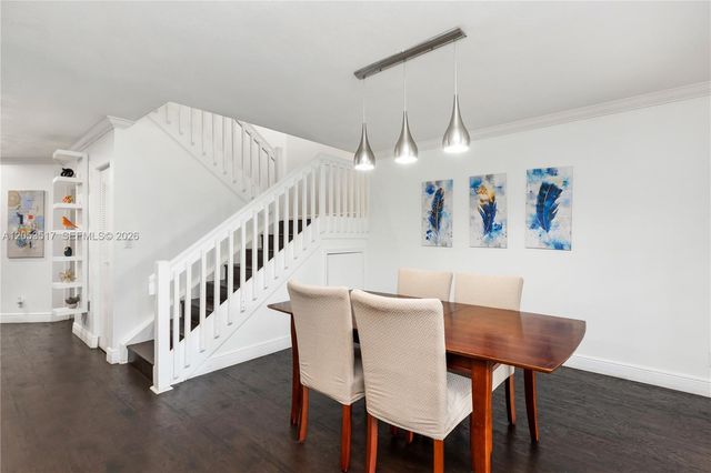 9153 Vineyard Lake Dr, Plantation, FL 33324