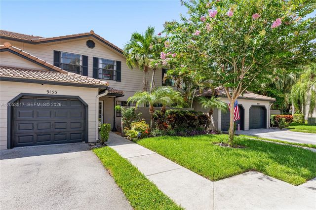 9153 Vineyard Lake Dr, Plantation, FL 33324
