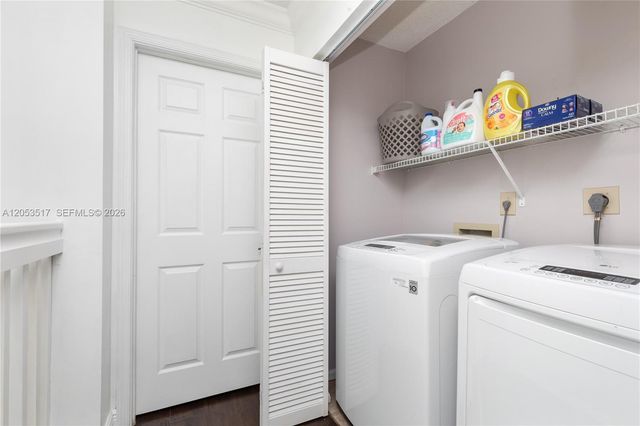 9153 Vineyard Lake Dr, Plantation, FL 33324