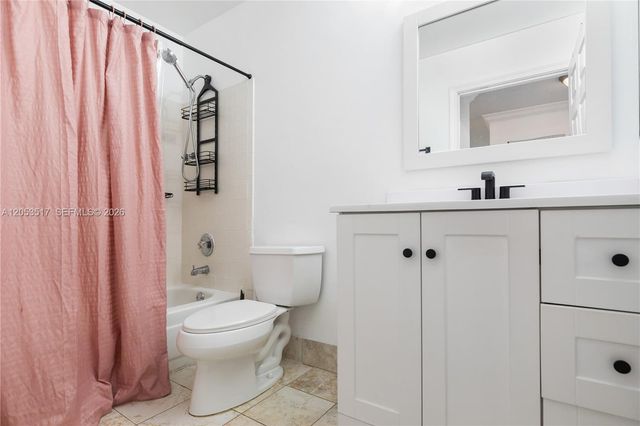 9153 Vineyard Lake Dr, Plantation, FL 33324