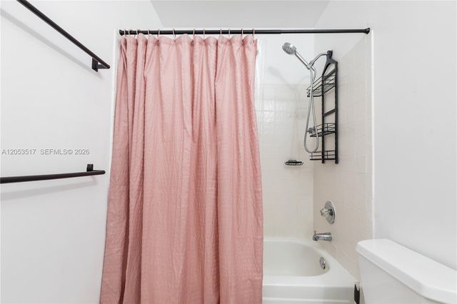9153 Vineyard Lake Dr, Plantation, FL 33324