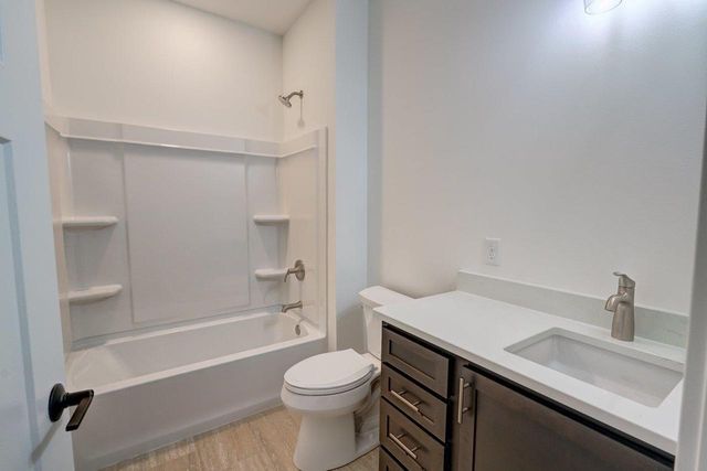 801 Vineyard Court, Cambridge, WI 53523