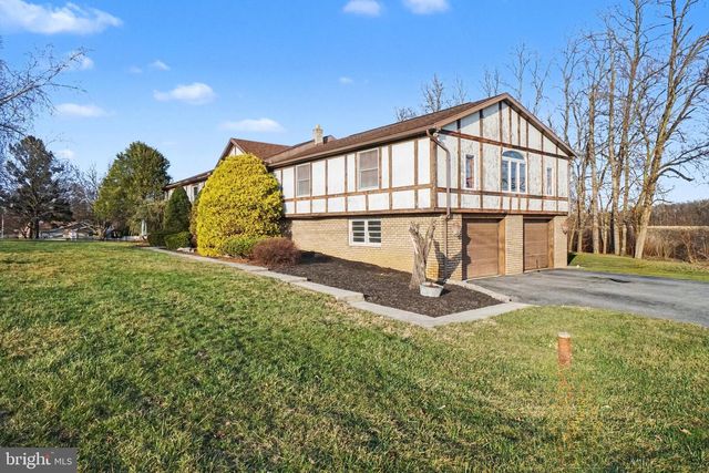 141 SIMMONS RD, Mechanicsburg, PA 17055